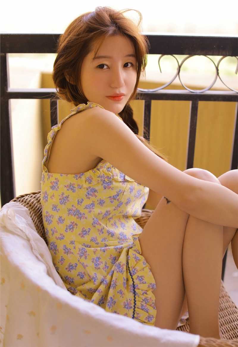 精选阳光小美女碎花连衣裙清纯养眼个性图册