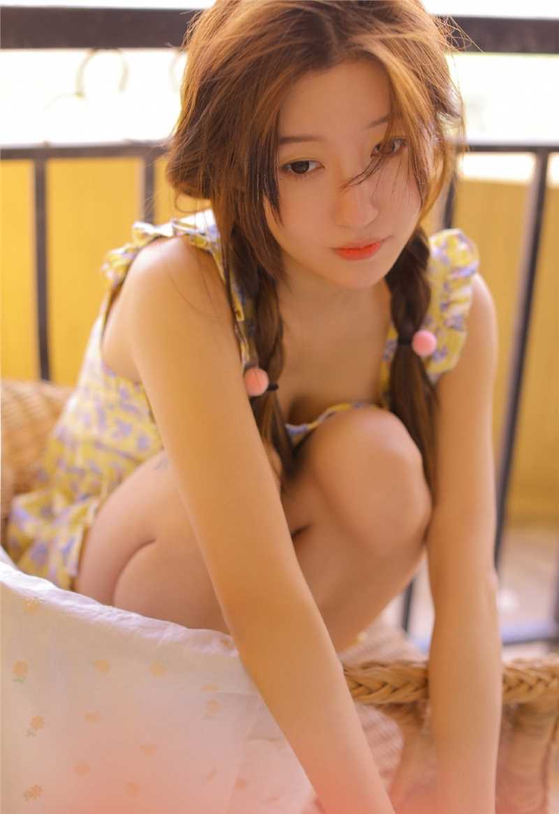 精选阳光小美女碎花连衣裙清纯养眼个性图册