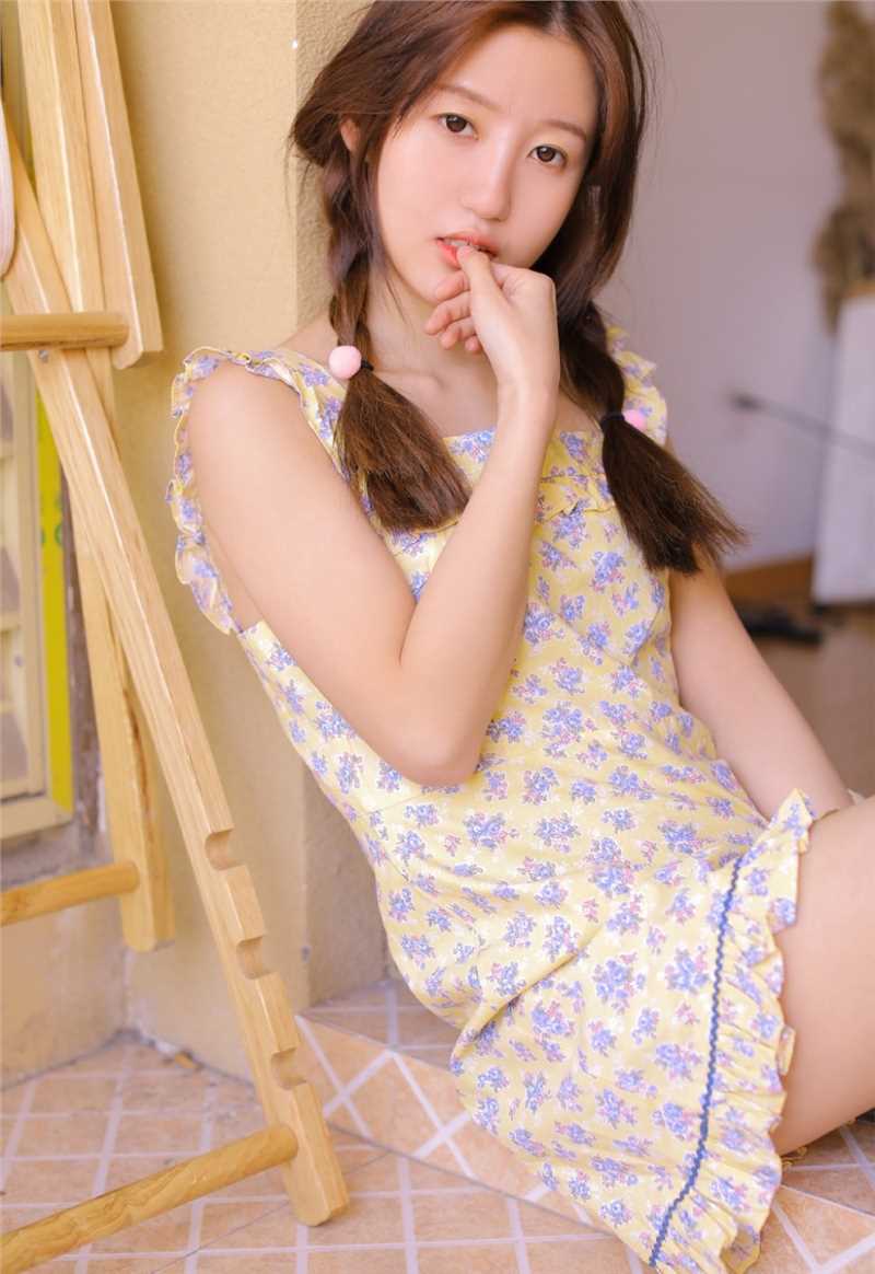 精选阳光小美女碎花连衣裙清纯养眼个性图册
