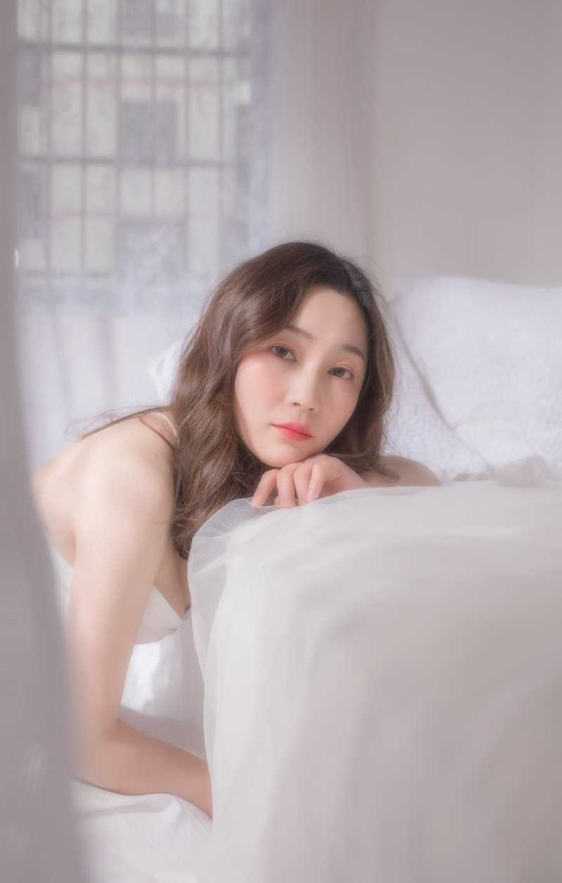 高清清纯养眼嫩模雪白的香肩极致诱惑女生照片图集