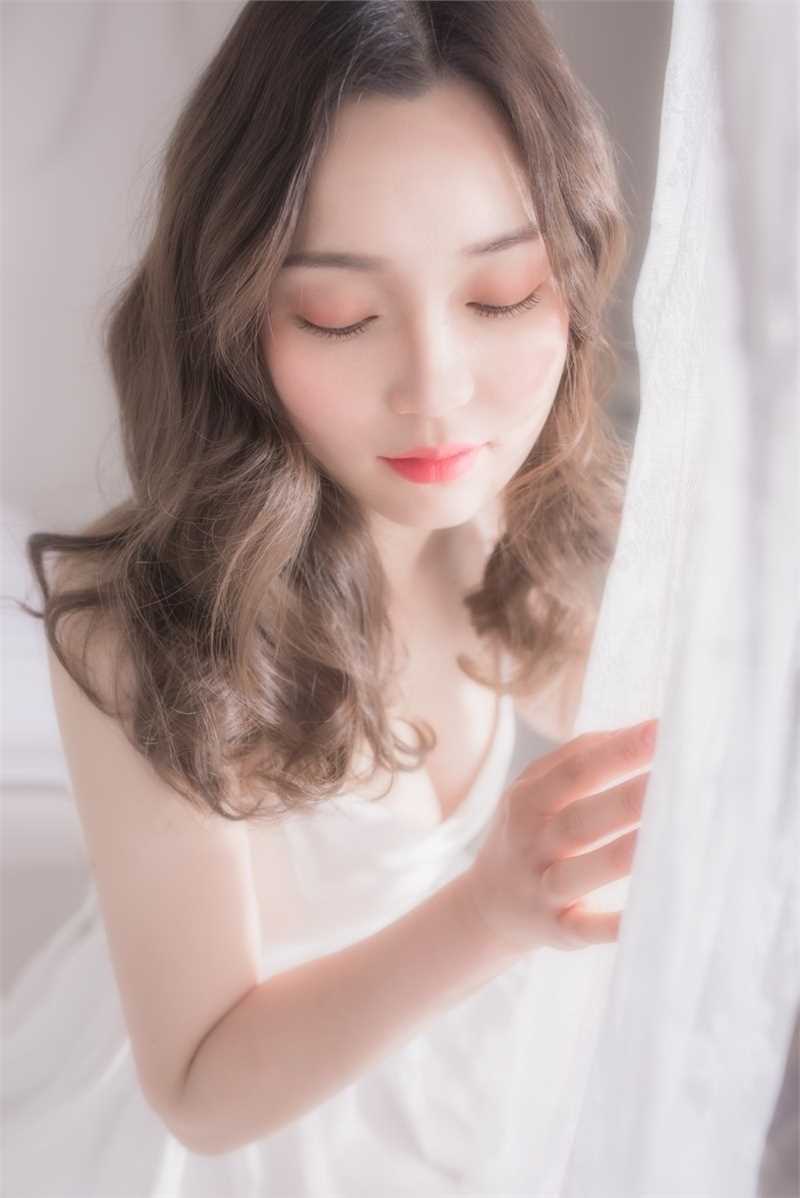 高清清纯养眼嫩模雪白的香肩极致诱惑女生照片图集