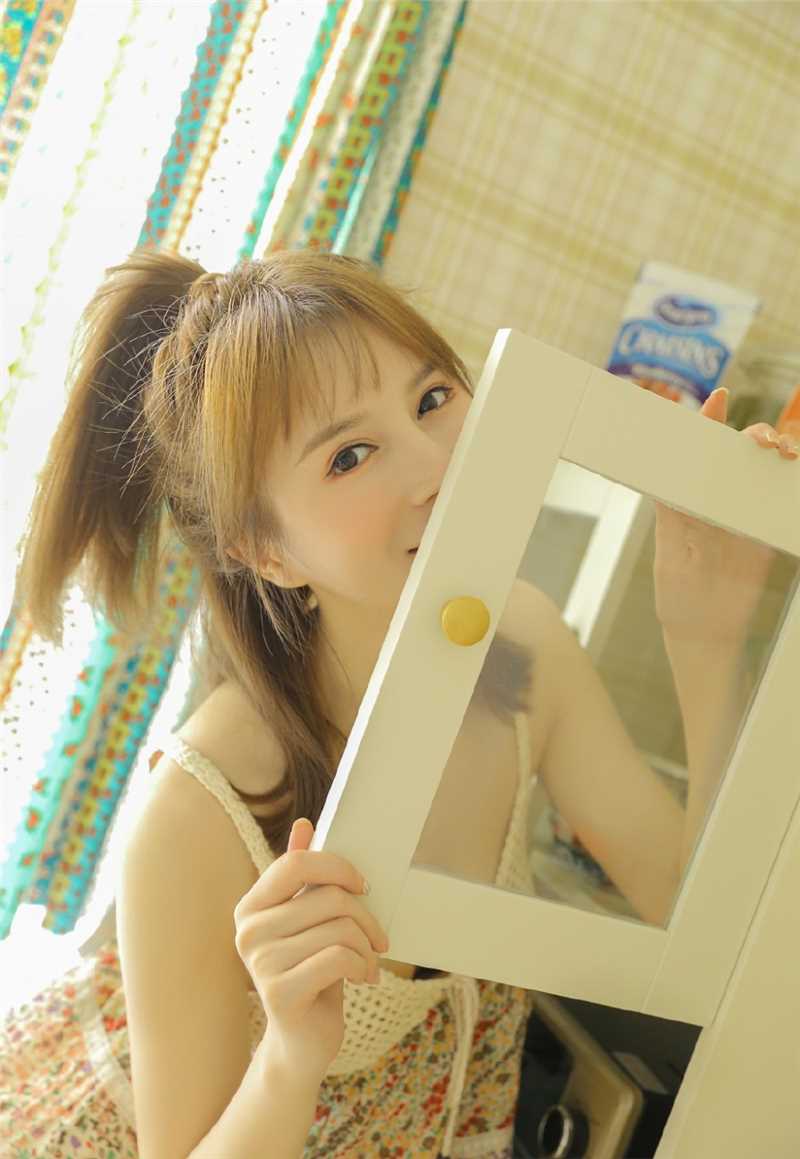 特别专辑隔壁家的女孩低胸吊带酥胸清纯美丽私房照图片