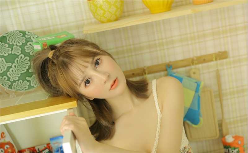 特别专辑隔壁家的女孩低胸吊带酥胸清纯美丽私房照图片