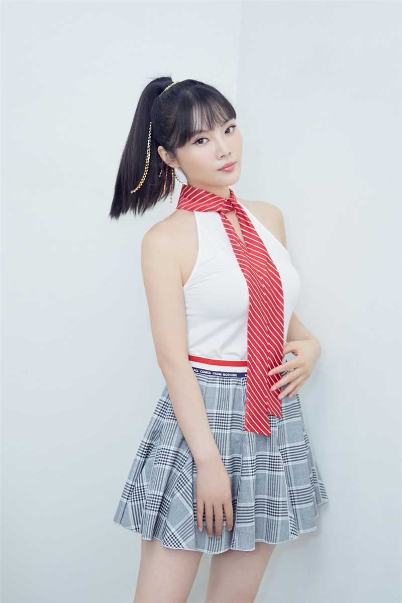 高清清纯活力美女徐冬冬短裙大长腿吸晴养眼明星图集