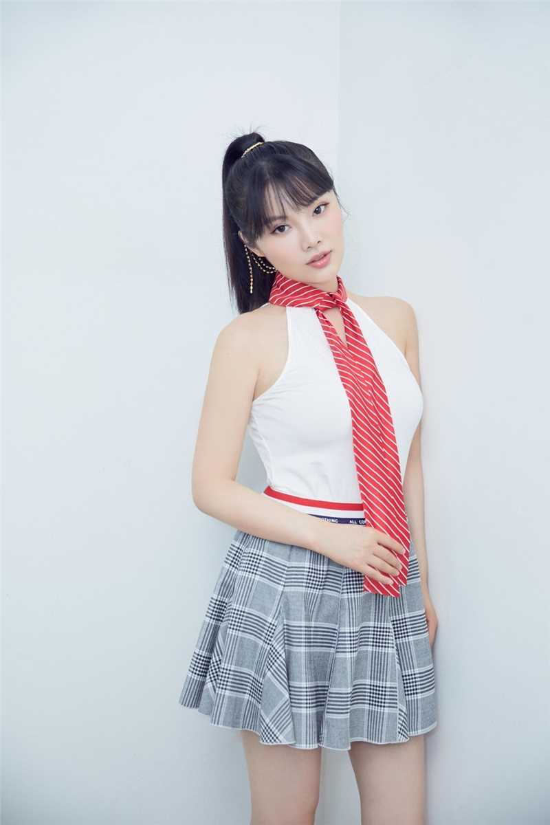 高清清纯活力美女徐冬冬短裙大长腿吸晴养眼明星图集