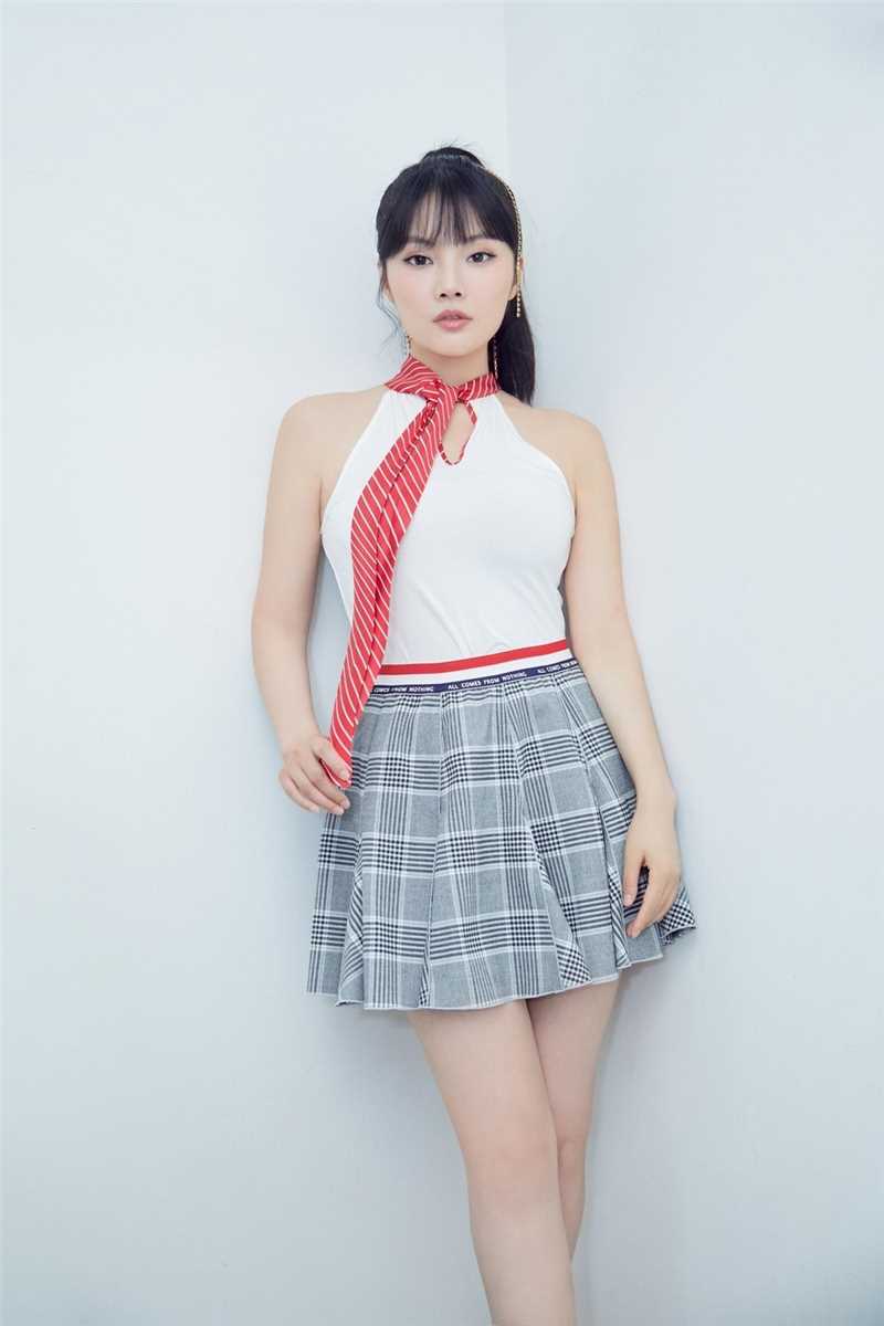 高清清纯活力美女徐冬冬短裙大长腿吸晴养眼明星图集