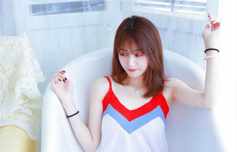 高清浴缸美女模特娇艳成熟小清新养眼天然文艺清纯图集