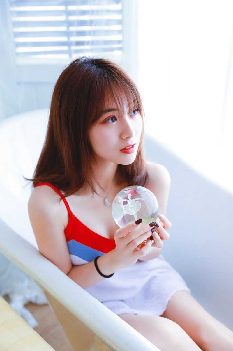 高清浴缸美女模特娇艳成熟小清新养眼天然文艺清纯图集