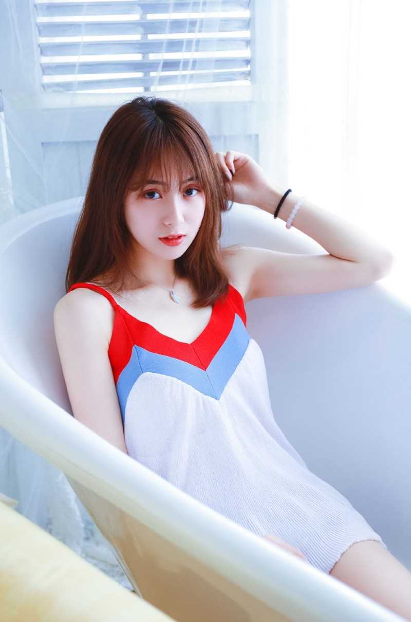 高清浴缸美女模特娇艳成熟小清新养眼天然文艺清纯图集