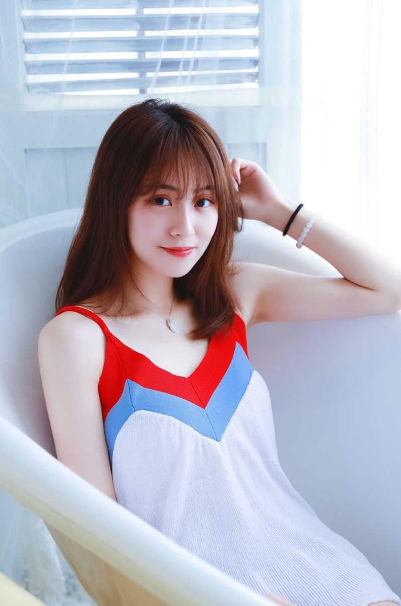 高清浴缸美女模特娇艳成熟小清新养眼天然文艺清纯图集