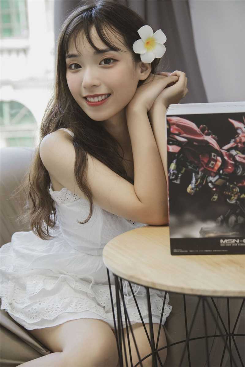 优质清纯女友肤白貌美大长腿白皙迷人桃花眼魅惑勾人套图相册