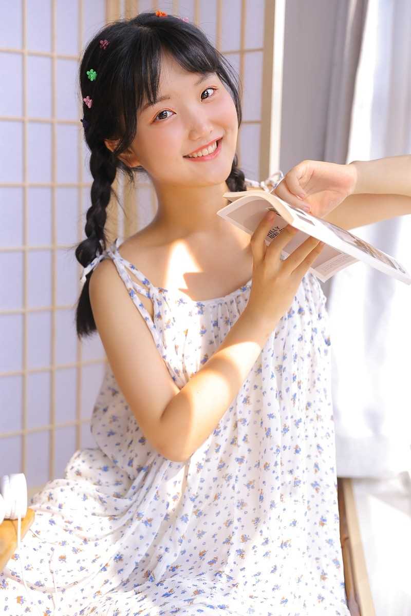 特别专辑清纯可爱美女萝莉未成年吊带睡衣圆脸私房