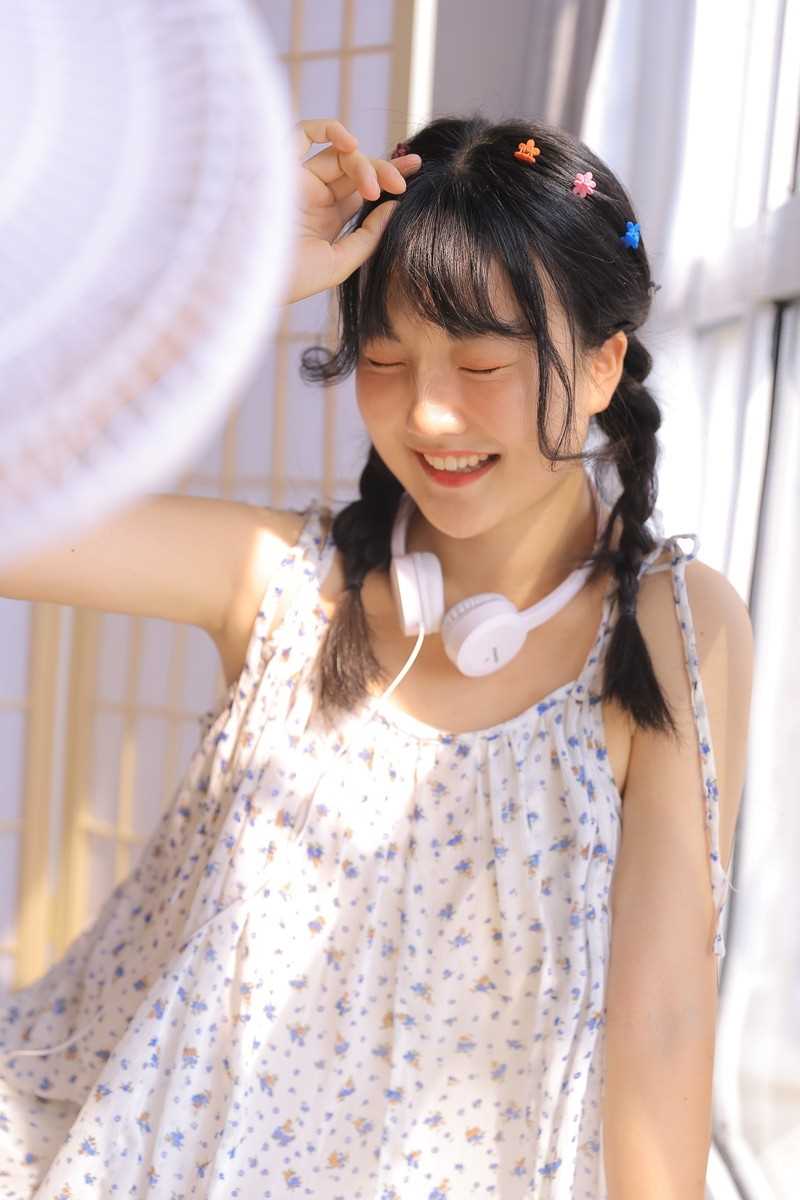 特别专辑清纯可爱美女萝莉未成年吊带睡衣圆脸私房