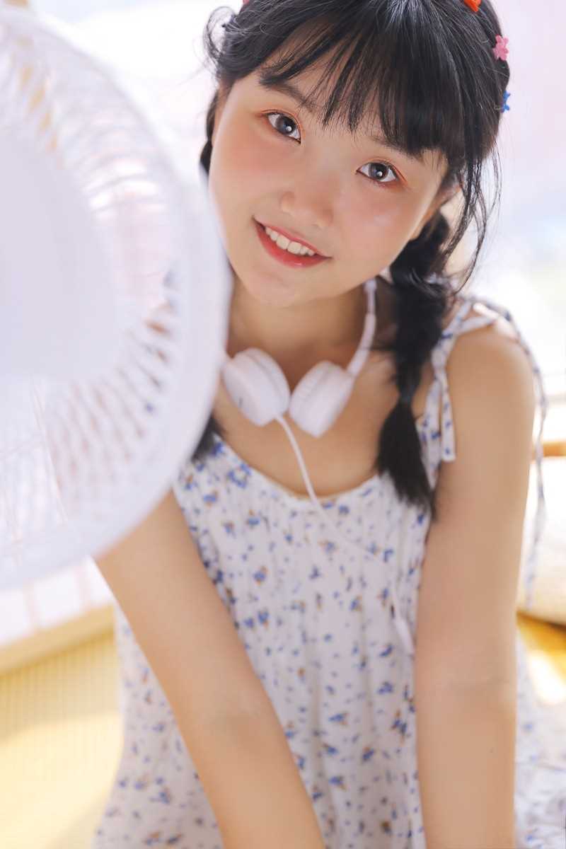 特别专辑清纯可爱美女萝莉未成年吊带睡衣圆脸私房