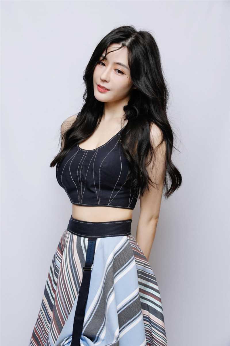 优质长发甜美女孩汤晶媚惹火清纯活动现场嘉宾图片相册