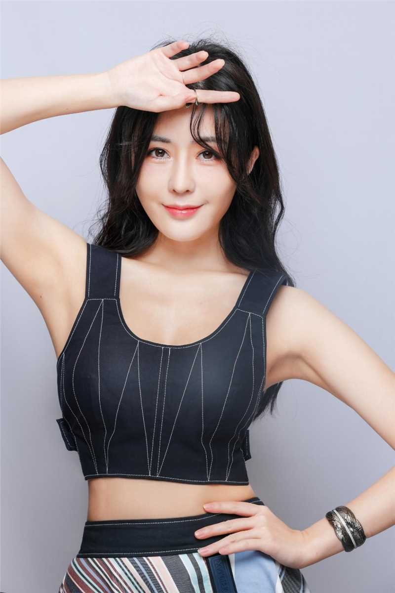 优质长发甜美女孩汤晶媚惹火清纯活动现场嘉宾图片相册