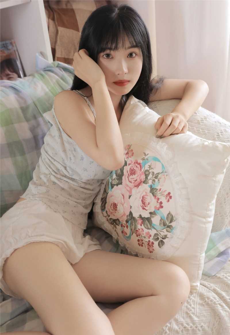 最新清纯可爱萝莉少女稚嫩未成年萌妹子内衣极品养眼壁纸