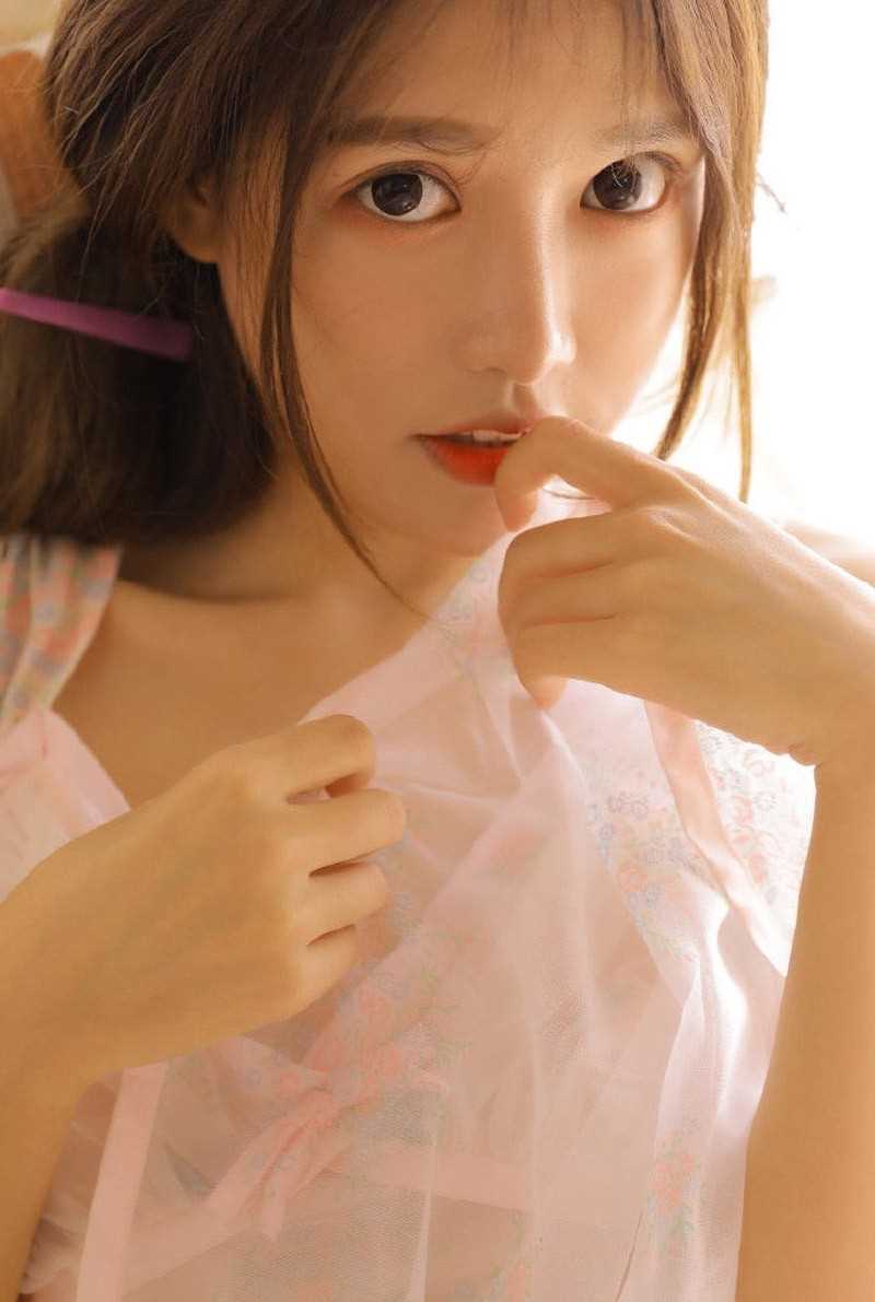 特别专辑美少女吸晴内衣模特吊带香肩清纯诱人图片