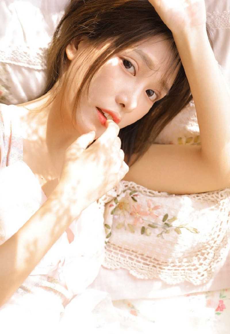 特别专辑美少女吸晴内衣模特吊带香肩清纯诱人图片