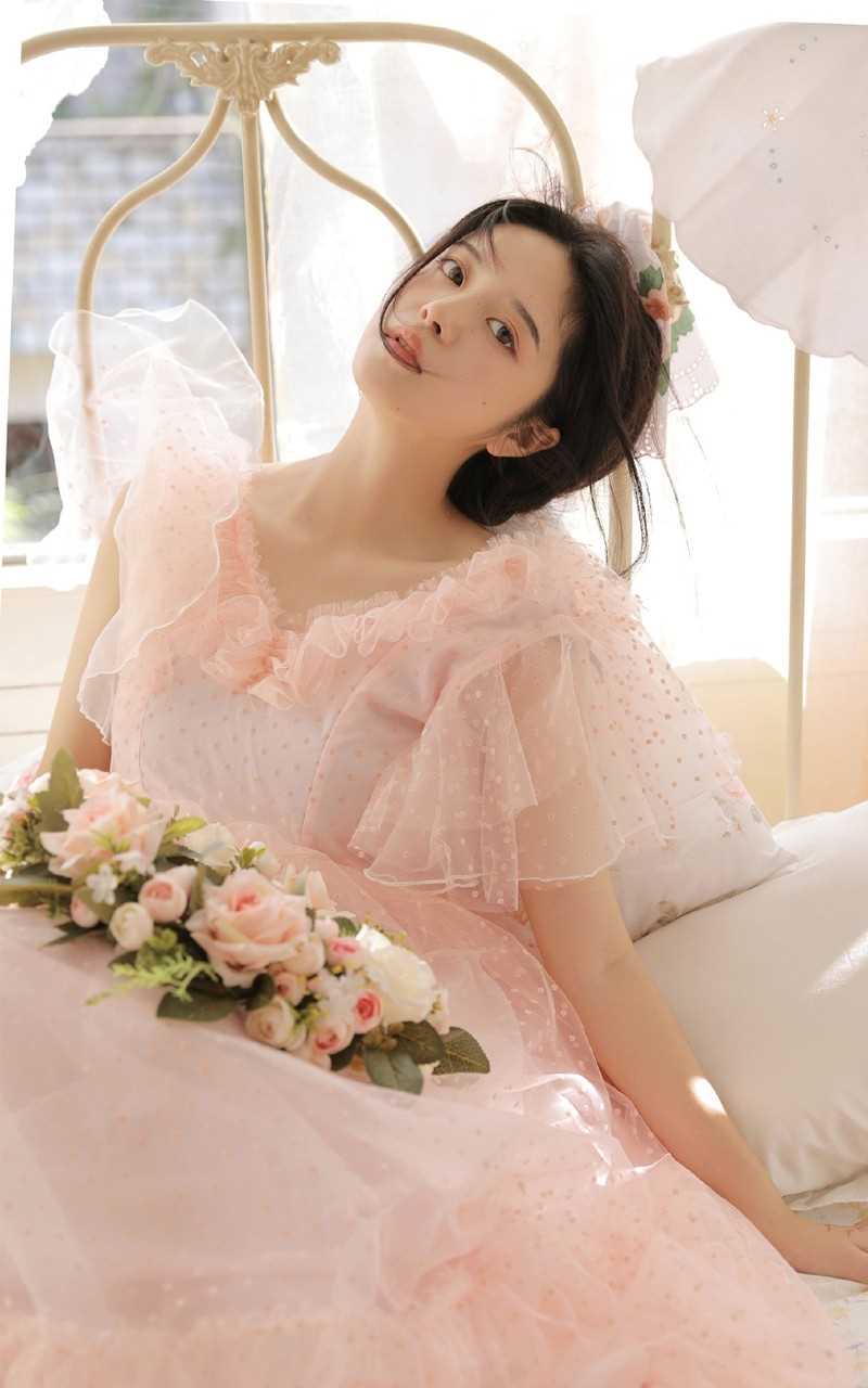 精选蕾丝长裙少女梦幻治愈养眼空灵甜美清纯图片图册