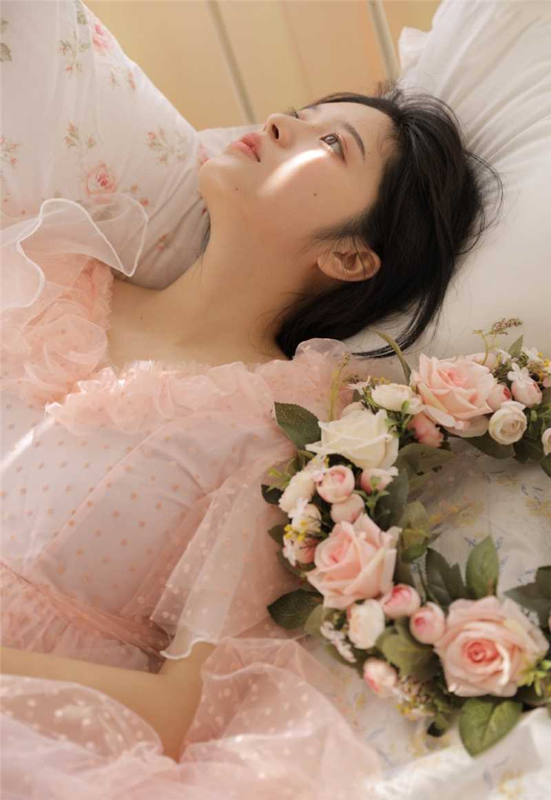 精选蕾丝长裙少女梦幻治愈养眼空灵甜美清纯图片图册