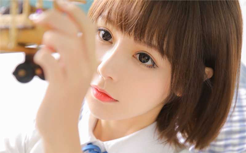 高清清纯小仙女俏皮短发明眸皓齿文艺美女艺术照图集
