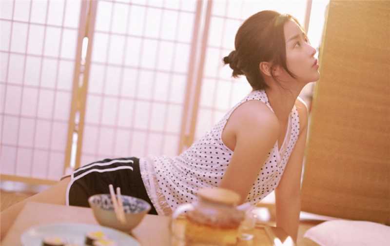 高清治愈系美女居家未成年床上抚媚妖娆性感大胆人体艺术图册