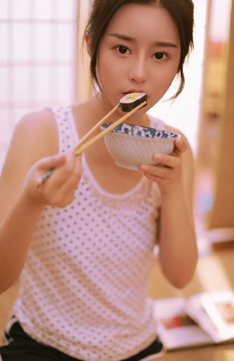 高清治愈系美女居家未成年床上抚媚妖娆性感大胆人体艺术图册