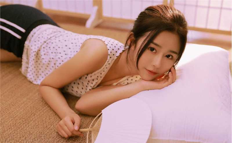 高清治愈系美女居家未成年床上抚媚妖娆性感大胆人体艺术图册