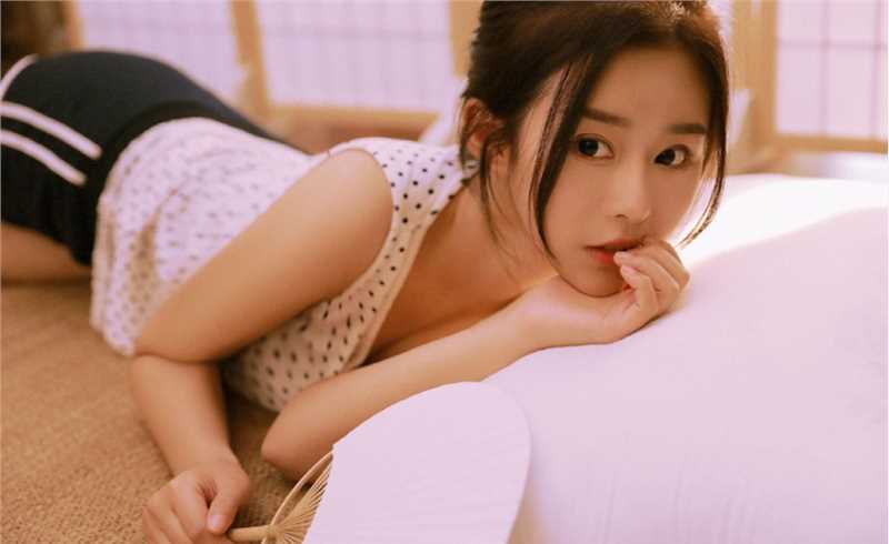 高清治愈系美女居家未成年床上抚媚妖娆性感大胆人体艺术图册