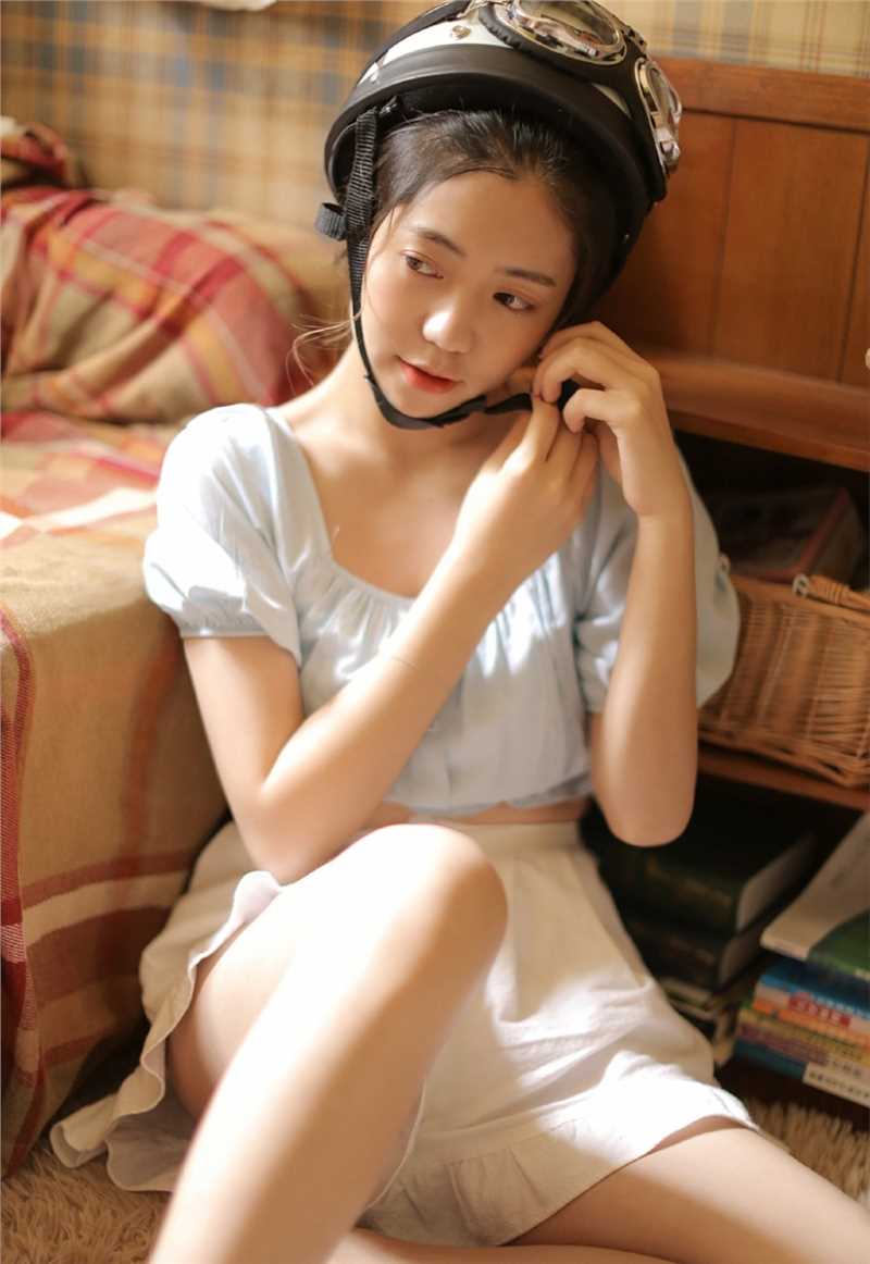 最新素人长腿安全裤美女无邪双眸天然白皙雪肌诱人清纯图集