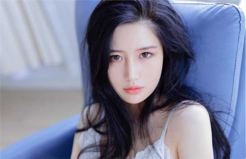 高清清纯养眼校花吊带蕾丝裙白皙奶肌酥胸玉足极品个人图集