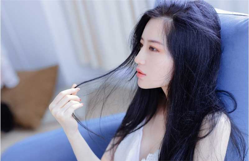 高清清纯养眼校花吊带蕾丝裙白皙奶肌酥胸玉足极品个人图集