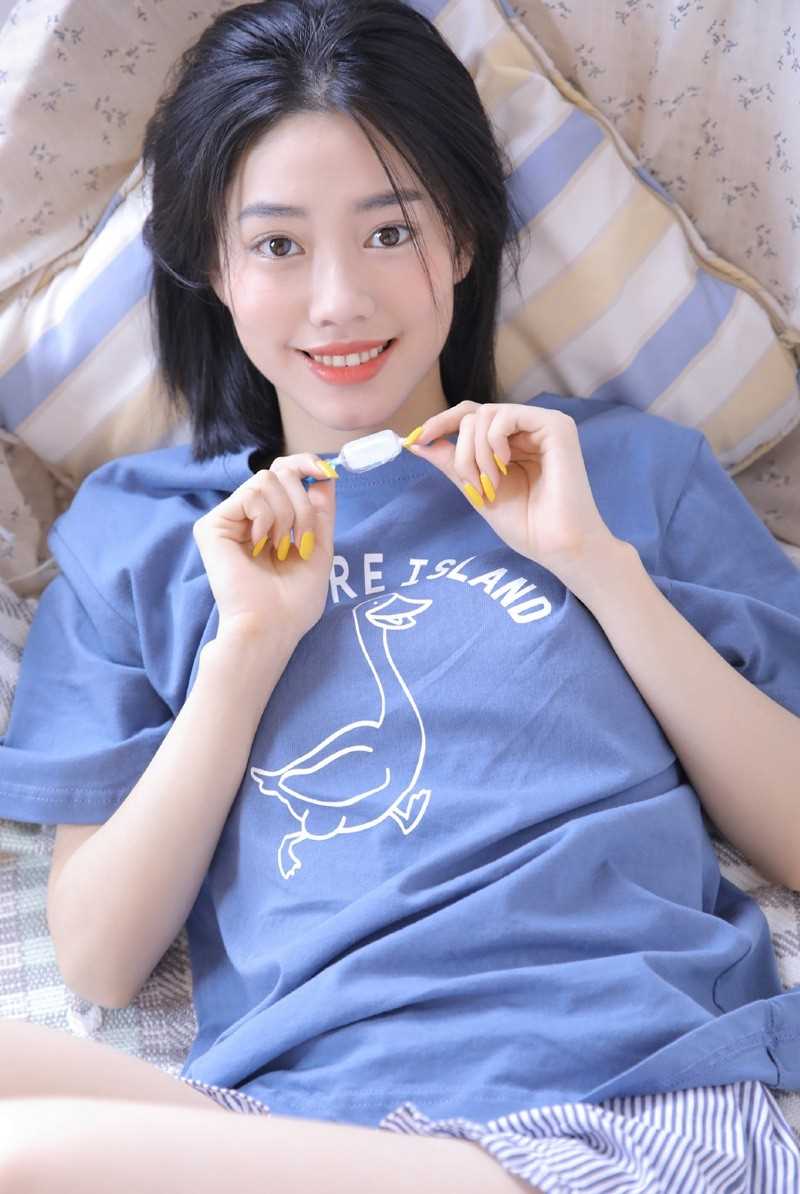 高清氧气美女模特居家清纯年轻的女孩图片图集