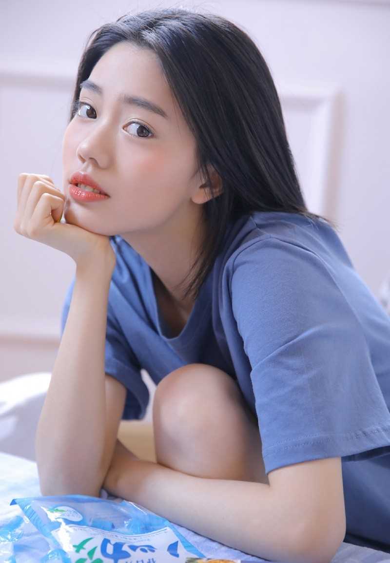 高清氧气美女模特居家清纯年轻的女孩图片图集