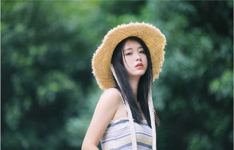 精选盛夏草帽美女暴露吊带裙香肩天鹅臂诱人图册