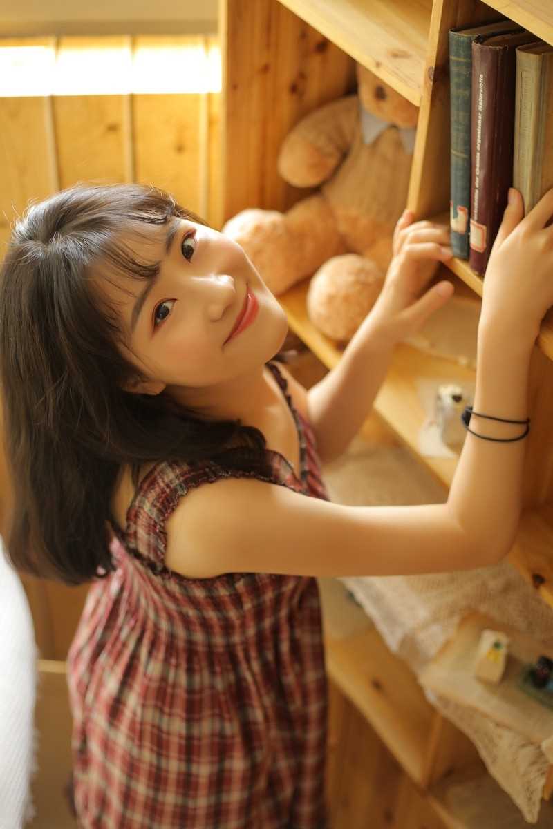 精选日系萝莉美女俏皮元气吊带内衣清纯居家私房照图册