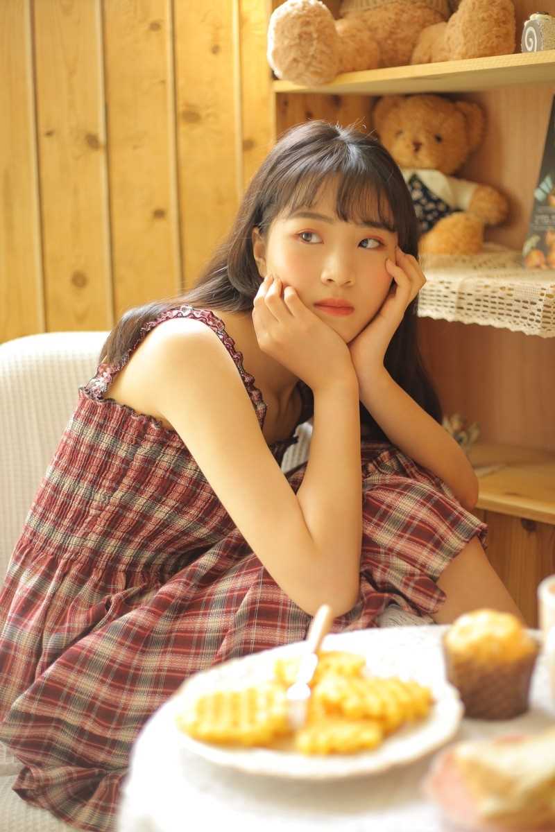 精选日系萝莉美女俏皮元气吊带内衣清纯居家私房照图册