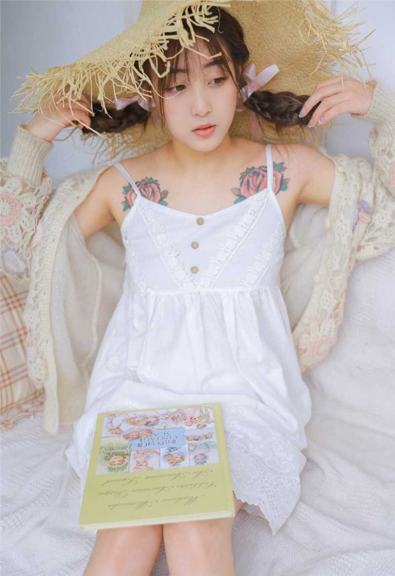 最全清爽小美女吊带长裙白皙大长腿性感迷人壁纸