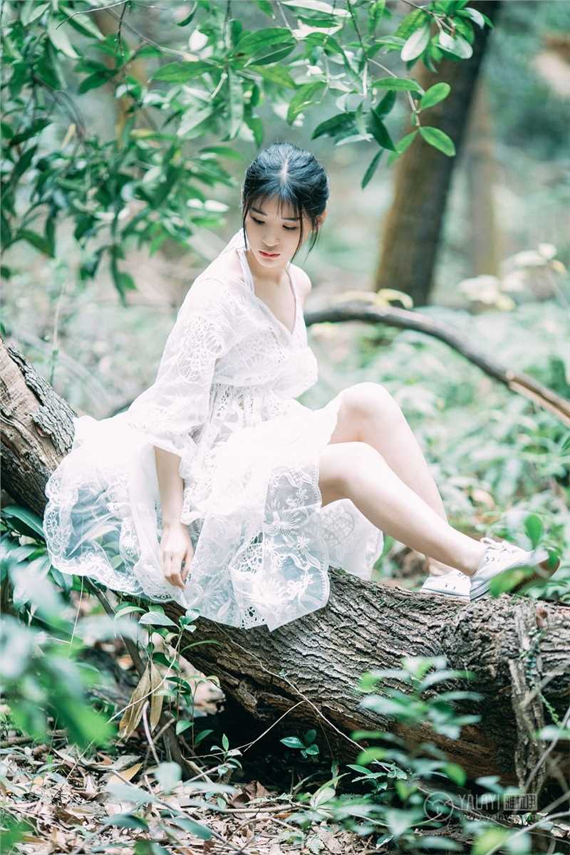 森林仙子阿惜白纱长裙香肩半露禁欲又勾人图集