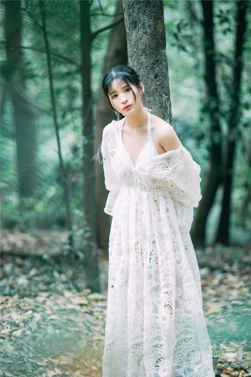 森林仙子阿惜白纱长裙香肩半露禁欲又勾人图集