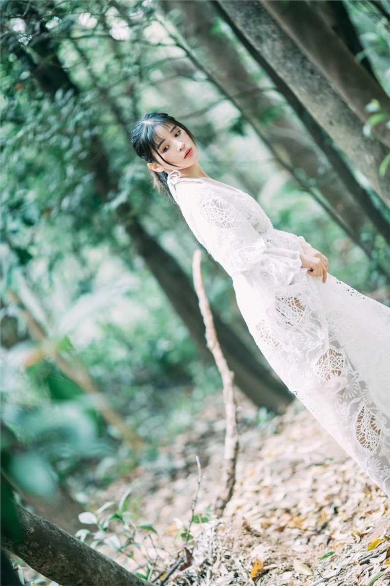 森林仙子阿惜白纱长裙香肩半露禁欲又勾人图集