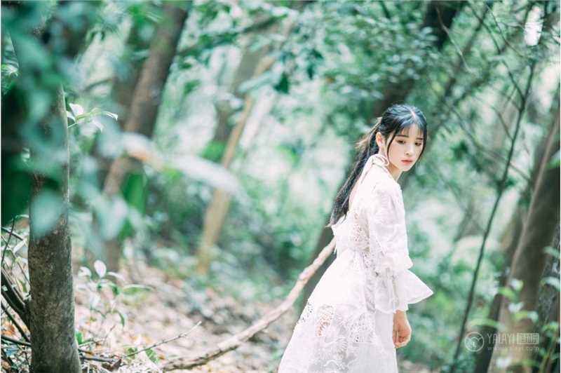 森林仙子阿惜白纱长裙香肩半露禁欲又勾人图集