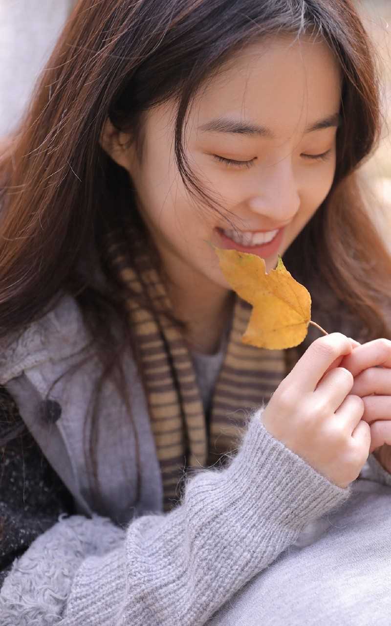 精选大眼校园女神美女甜美小清新户外清纯养眼模特摄影图册