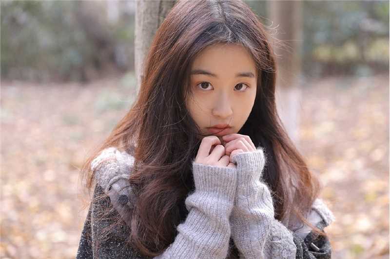 精选大眼校园女神美女甜美小清新户外清纯养眼模特摄影图册