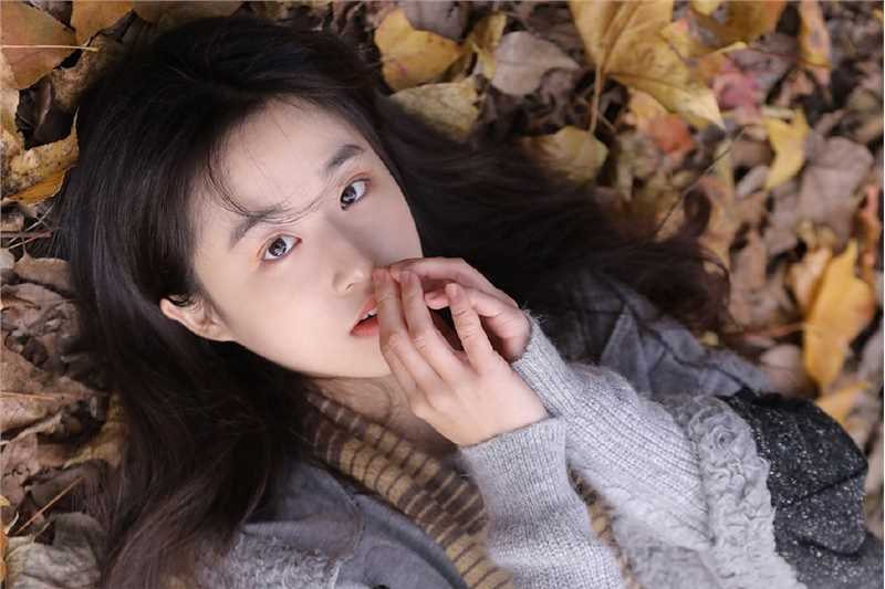 精选大眼校园女神美女甜美小清新户外清纯养眼模特摄影图册