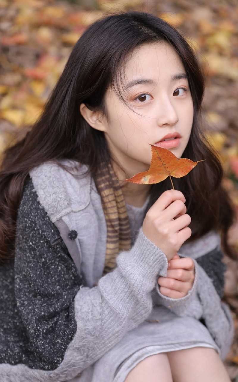 精选大眼校园女神美女甜美小清新户外清纯养眼模特摄影图册