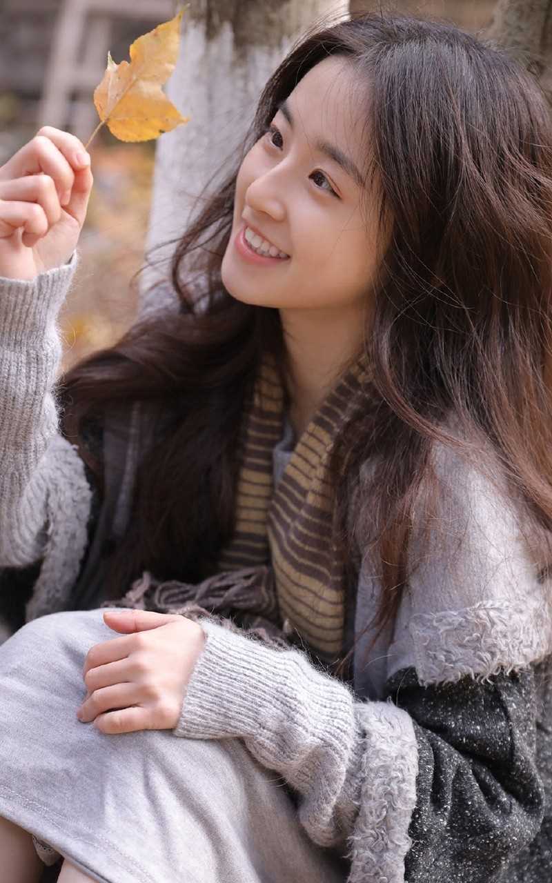 精选大眼校园女神美女甜美小清新户外清纯养眼模特摄影图册