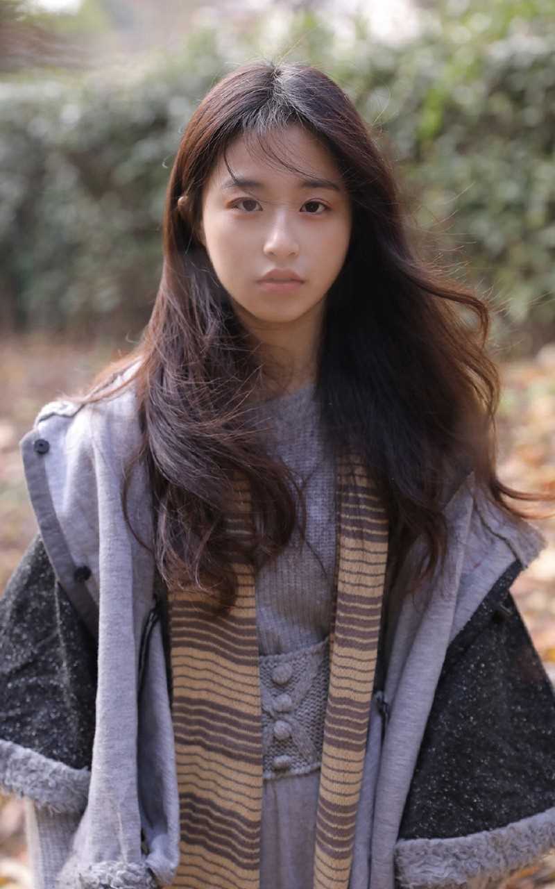 精选大眼校园女神美女甜美小清新户外清纯养眼模特摄影图册