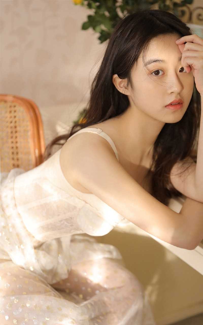 精选大眼校园女神美女甜美小清新户外清纯养眼模特摄影图册